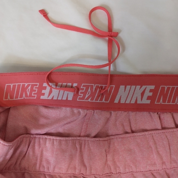 XL Nike Dri-Fit Shorts Red and White Stripe Drawstring and Elastic - Picture 4 of 8